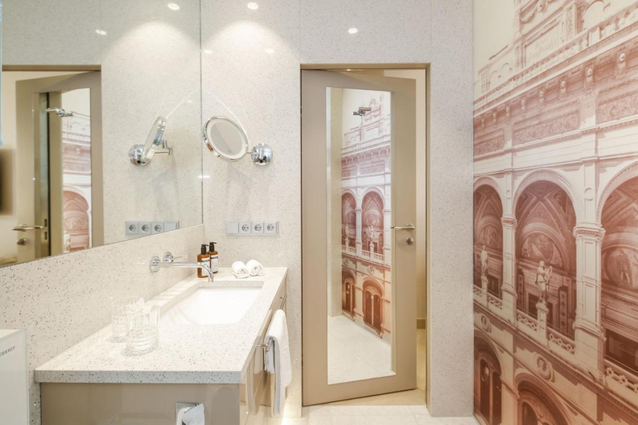 Small Superior Double Room,724465846:JPEG